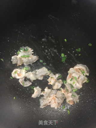 鸡蛋木耳炒虾仁的做法步骤：5