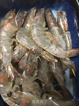 黑胡椒烤虾的做法步骤：2
