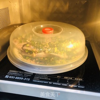 微波炉菜谱之葱油鲫鱼的做法步骤：8