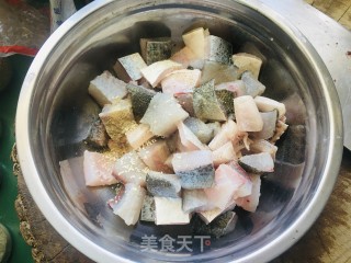 黄焖鱼的做法步骤：1
