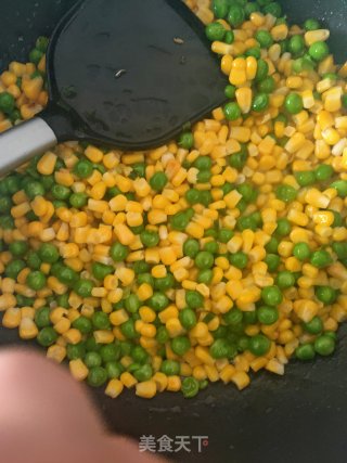 水果玉米炒豌豆的做法步骤：1