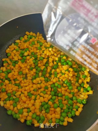 水果玉米炒豌豆的做法步骤：3