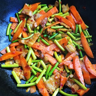 肉片蒜苔炒木耳的做法步骤：7