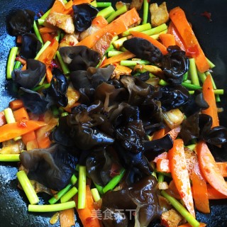 肉片蒜苔炒木耳的做法步骤：8