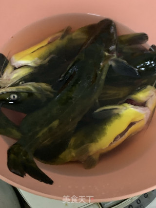 酱焖黄辣丁的做法步骤：1