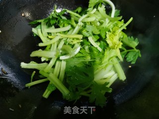 干子芹菜炒鸭肫的做法步骤：5