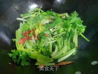 干子芹菜炒鸭肫的做法步骤：6