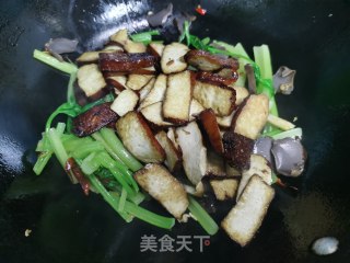 干子芹菜炒鸭肫的做法步骤：8