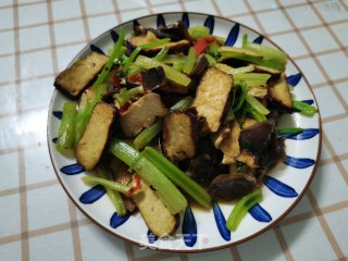 干子芹菜炒鸭肫的做法步骤：11