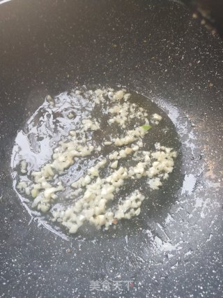 蒜蓉炒菜心的做法步骤：1
