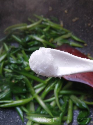 蒜蓉炒菜心的做法步骤：3