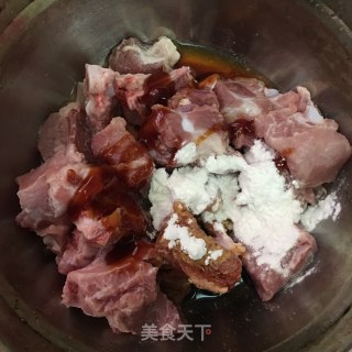 菠萝排骨的做法步骤：2