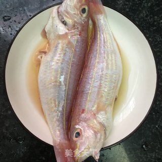 黄豆酱焖金线鱼的做法步骤：2