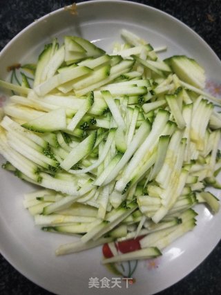 南瓜炒面的做法步骤：2