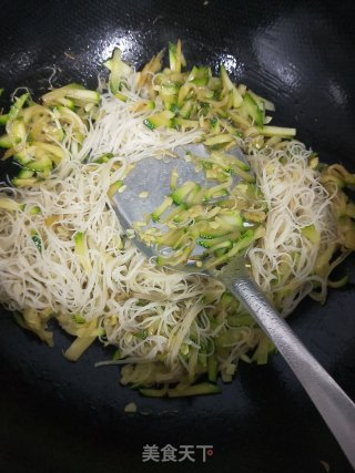 南瓜炒面的做法步骤：7