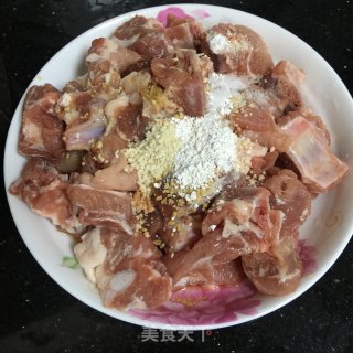 酸甜排骨的做法步骤：2