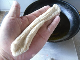 油条的做法步骤：10