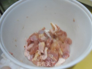 彩椒鸡丁的做法步骤：2