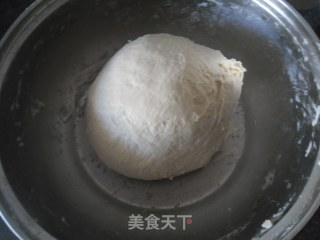 葱花油饼的做法步骤：2