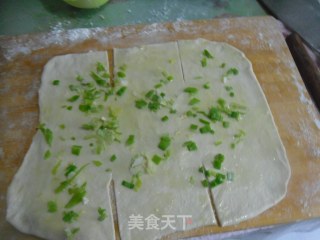 葱花油饼的做法步骤：5