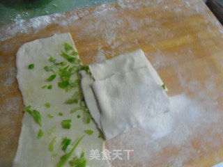 葱花油饼的做法步骤：8