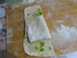 葱花油饼的做法步骤：9