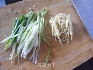 葱姜油泚咸鱼的做法步骤：7