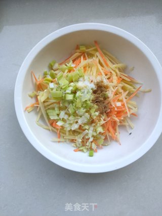 土豆丝煎鸡蛋的做法步骤：3