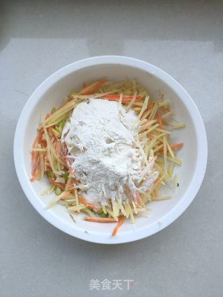 土豆丝煎鸡蛋的做法步骤：4