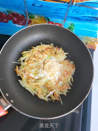土豆丝煎鸡蛋的做法步骤：8