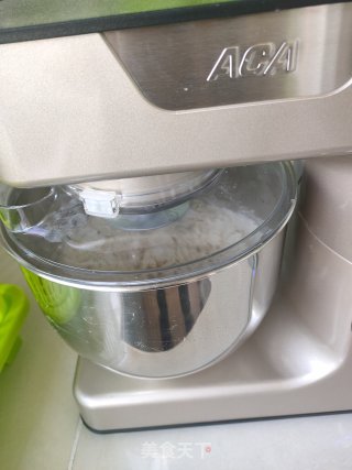烤箱版椒盐香葱卷的做法步骤：1