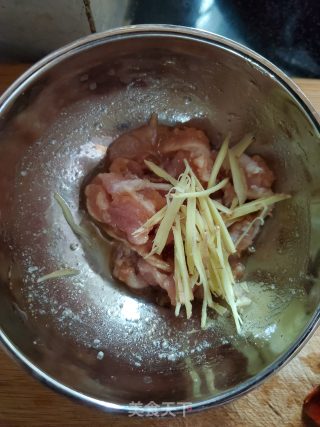 皮蛋瘦肉菜粥的做法步骤：3