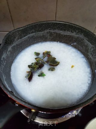 皮蛋瘦肉菜粥的做法步骤：5