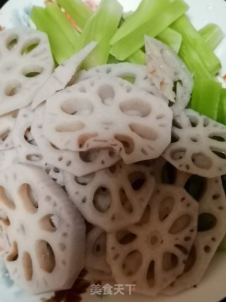 独家蔬菜烤鱼的做法步骤：1