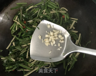 野水芹炒百叶的做法步骤：8