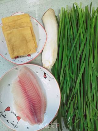 韭菜罗非鱼蒸饺的做法步骤：1
