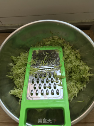 老北京糊塌子的做法步骤：1