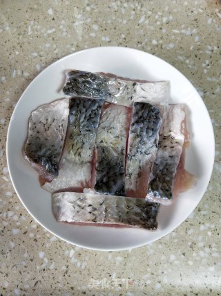 清蒸鲩鱼腩的做法步骤：2