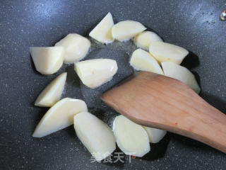 圆素鸡烧洋芋艿的做法步骤：4
