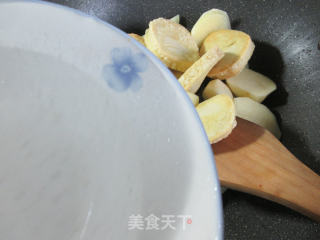 圆素鸡烧洋芋艿的做法步骤：5