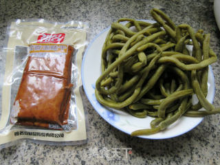 香干炒酸豆角的做法步骤：1