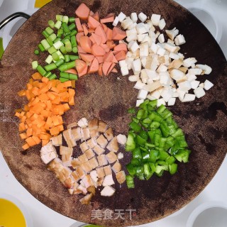 粒粒分明的五彩炒饭????的做法步骤：1