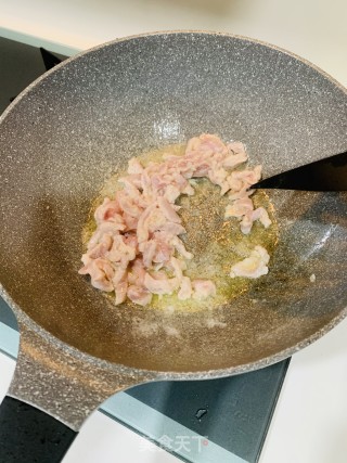 白菜根炒肉的做法步骤：1