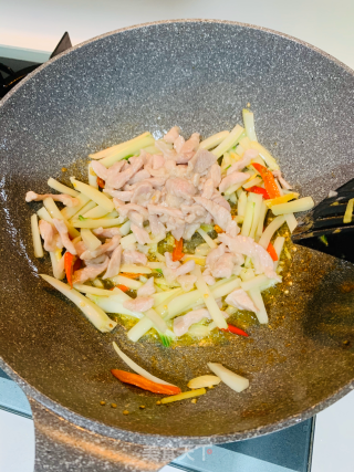白菜根炒肉的做法步骤：4