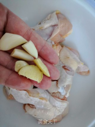 可乐鸡翅根的做法步骤：2
