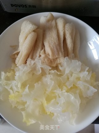 净心竹荪莲子排骨汤的做法步骤：7