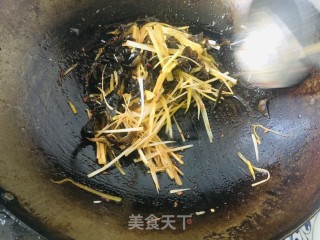 鱼香肉丝的做法步骤：8