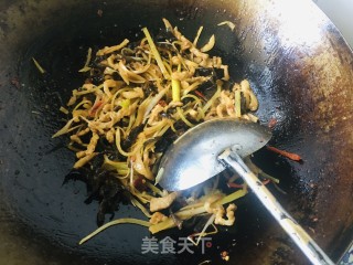 鱼香肉丝的做法步骤：9