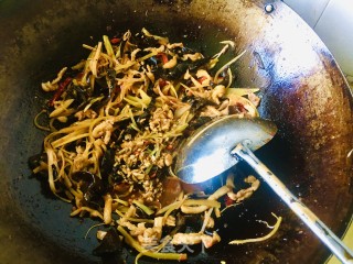 鱼香肉丝的做法步骤：10