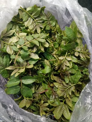 花椒芽炒鸡蛋的做法步骤：1